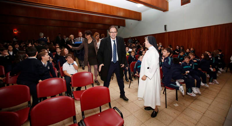 Lectura del manifiesto en el Mes de la Infancia el colegio Dominicas de Palencia