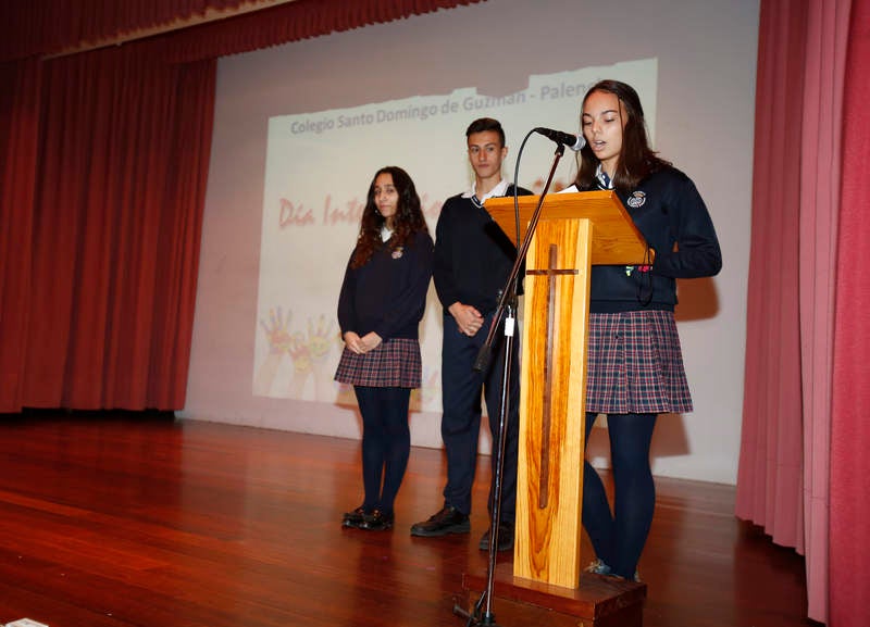 Lectura del manifiesto en el Mes de la Infancia el colegio Dominicas de Palencia
