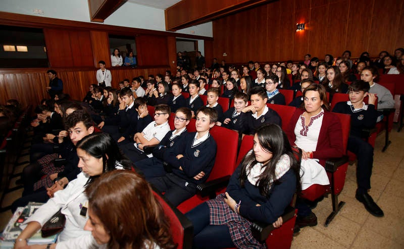 Lectura del manifiesto en el Mes de la Infancia el colegio Dominicas de Palencia