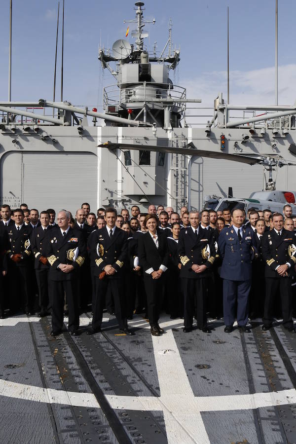 Cospedal visita a las tropas españolas destacadas en el Mediterráneo