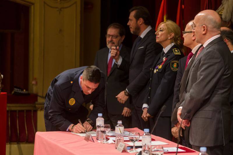 Celebración del Día de la Policía en Valladolid (1/2)