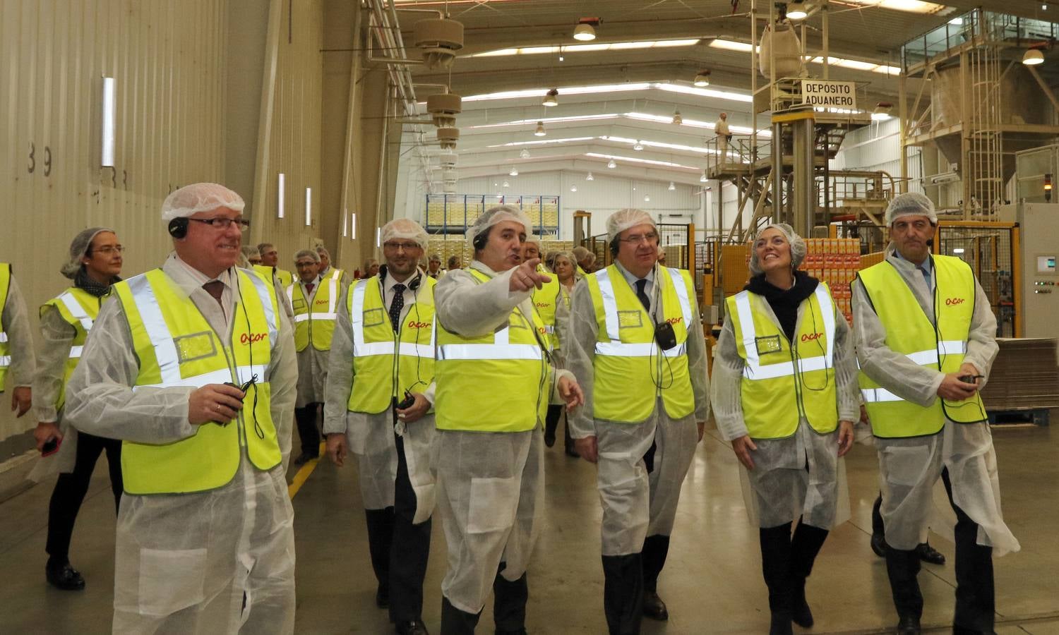 Juan Vicente Herrera visita las instalaciones de la azucarera Acor de Olmedo (Valladolid)