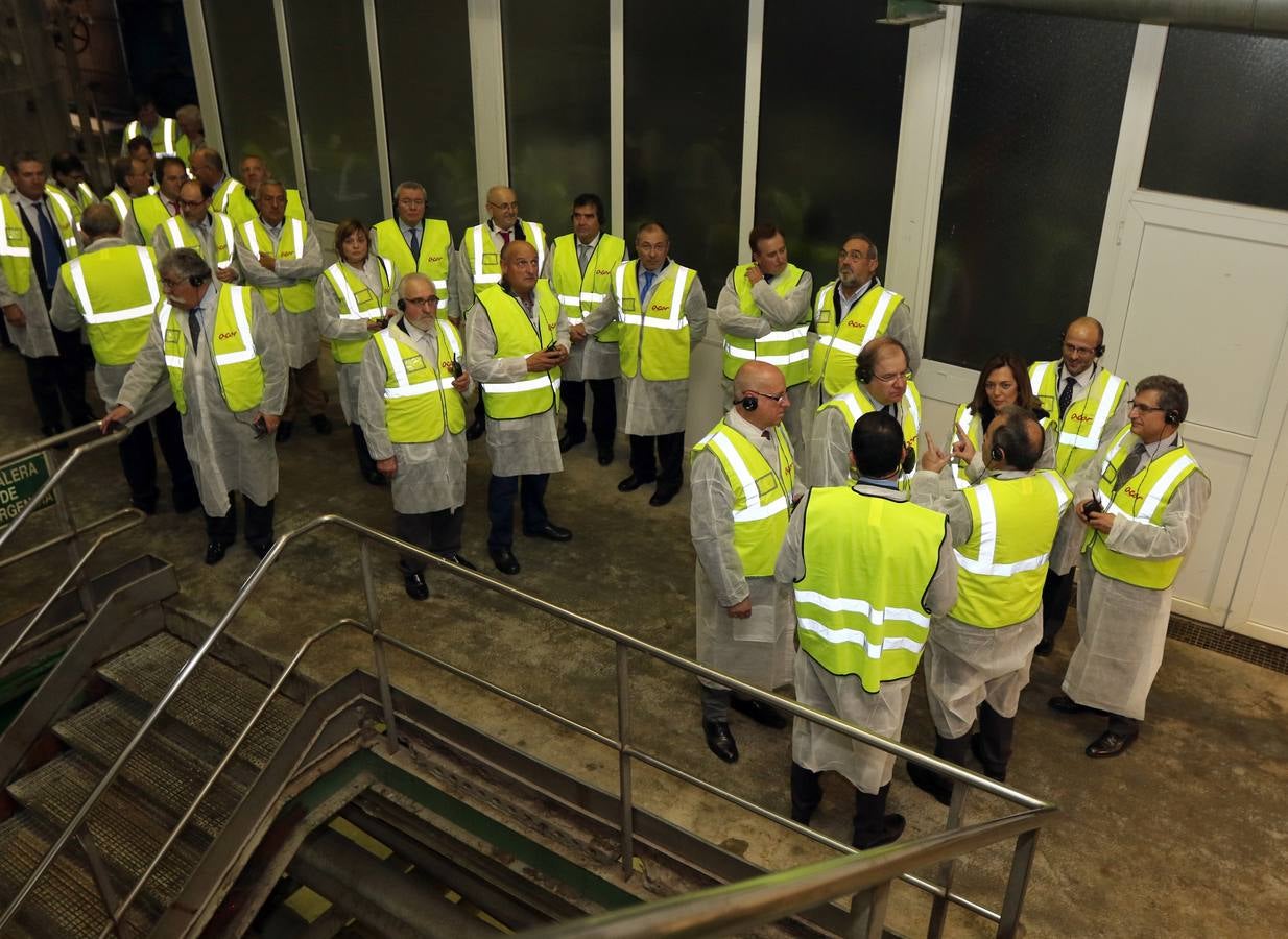 Juan Vicente Herrera visita las instalaciones de la azucarera Acor de Olmedo (Valladolid)