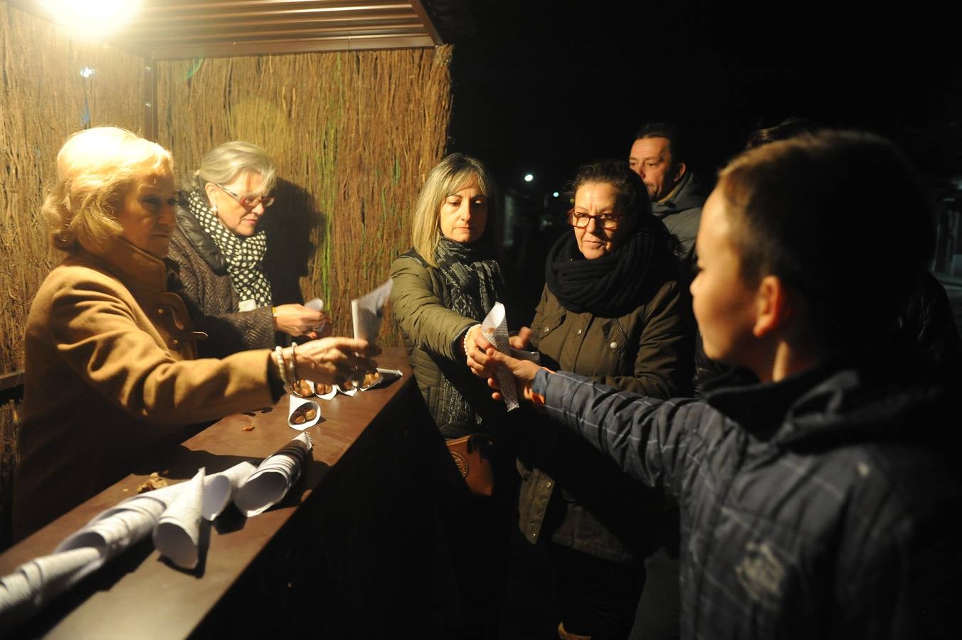 Los vecinos de Nava del Rey arropan a la Virgen de los Pegotes