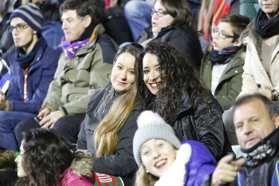 Los aficionados llenan el Helmántico durante el partido copero entre el Guijuelo y el Atlético de Madrid (1/2)