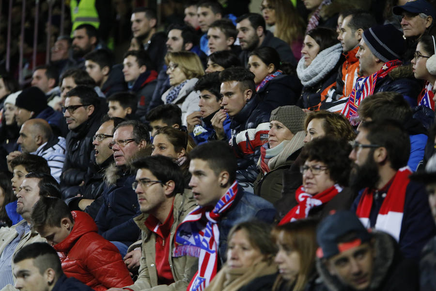 Los aficionados llenan el Helmántico durante el partido copero entre el Guijuelo y el Atlético de Madrid (1/2)