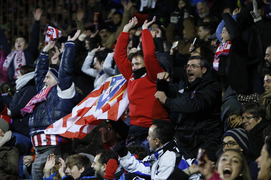 Los aficionados llenan el Helmántico durante el partido copero entre el Guijuelo y el Atlético de Madrid (1/2)