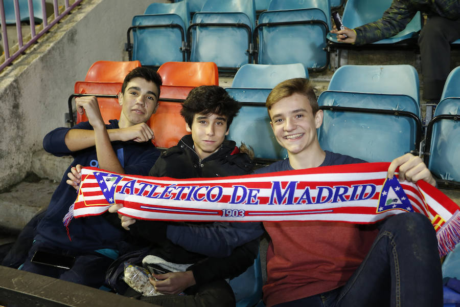 Los aficionados llenan el Helmántico durante el partido copero entre el Guijuelo y el Atlético de Madrid (1/2)