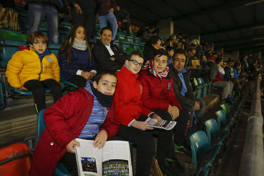 Los aficionados llenan el Helmántico durante el partido copero entre el Guijuelo y el Atlético de Madrid (1/2)