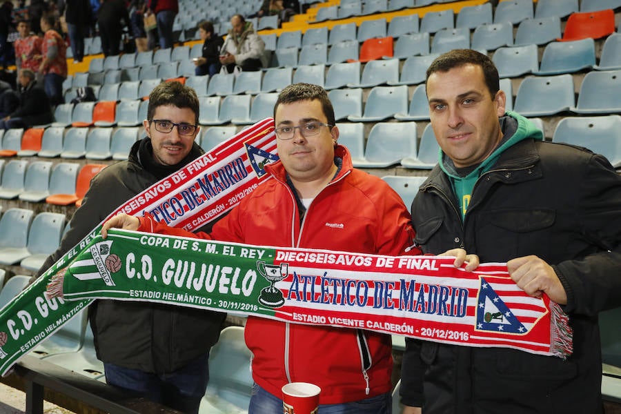 Los aficionados llenan el Helmántico durante el partido copero entre el Guijuelo y el Atlético de Madrid (1/2)