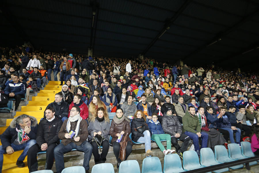 Los aficionados llenan el Helmántico durante el partido copero entre el Guijuelo y el Atlético de Madrid (2/2)