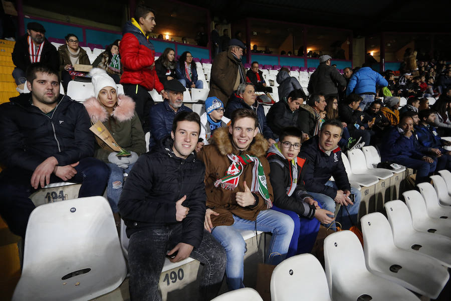Los aficionados llenan el Helmántico durante el partido copero entre el Guijuelo y el Atlético de Madrid (2/2)