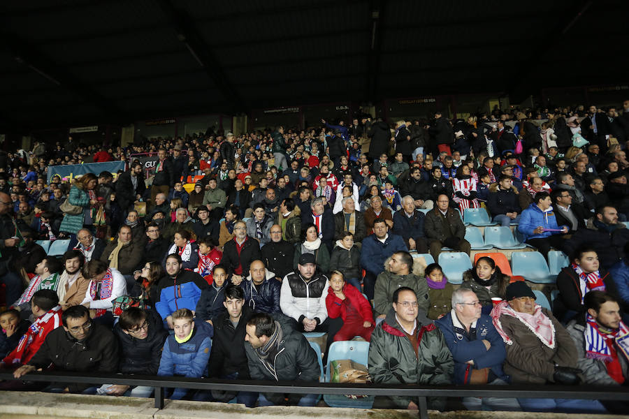 Los aficionados llenan el Helmántico durante el partido copero entre el Guijuelo y el Atlético de Madrid (2/2)