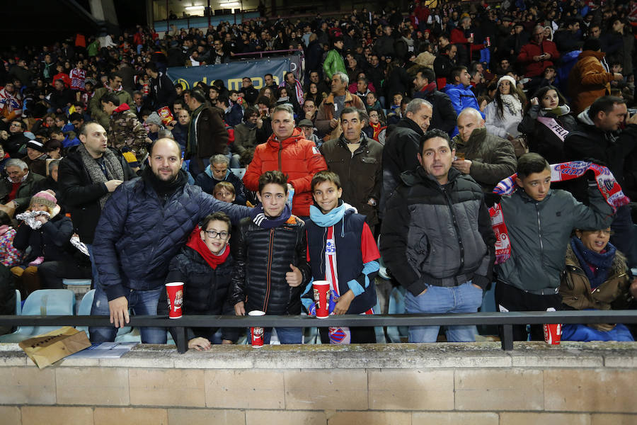 Los aficionados llenan el Helmántico durante el partido copero entre el Guijuelo y el Atlético de Madrid (2/2)