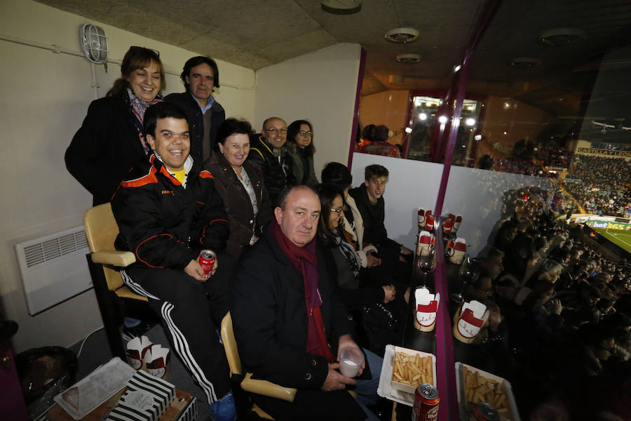 Los aficionados llenan el Helmántico durante el partido copero entre el Guijuelo y el Atlético de Madrid (2/2)