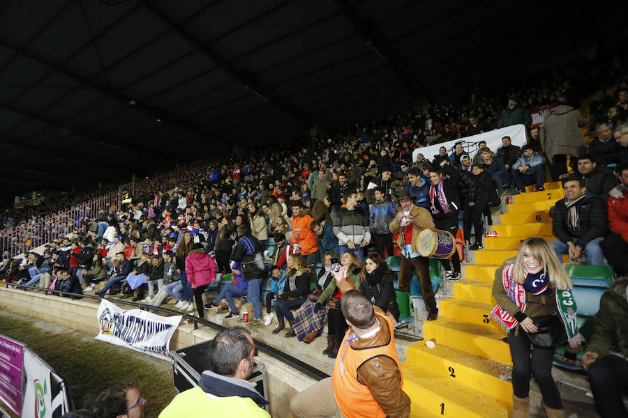 Los aficionados llenan el Helmántico durante el partido copero entre el Guijuelo y el Atlético de Madrid (2/2)