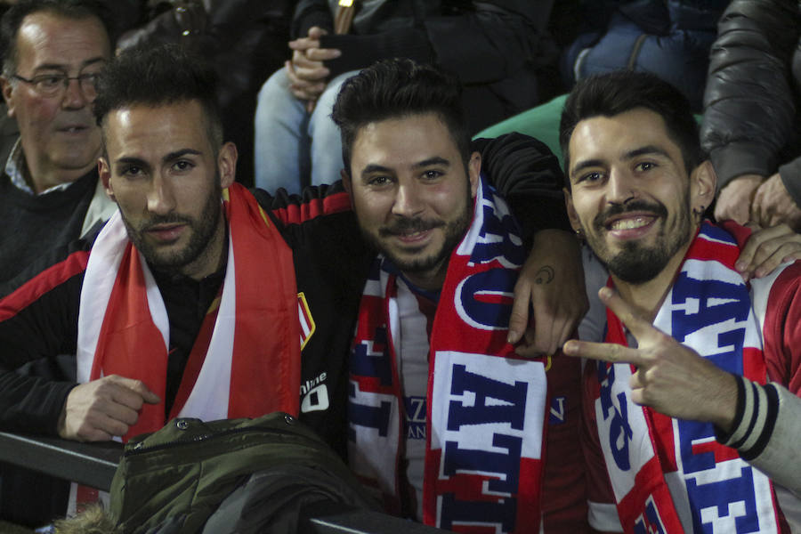 Los aficionados llenan el Helmántico durante el partido copero entre el Guijuelo y el Atlético de Madrid (2/2)