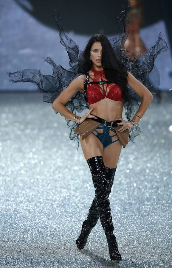 Desfile de Victoria&#039;s Secret 2016 en París (2/2)