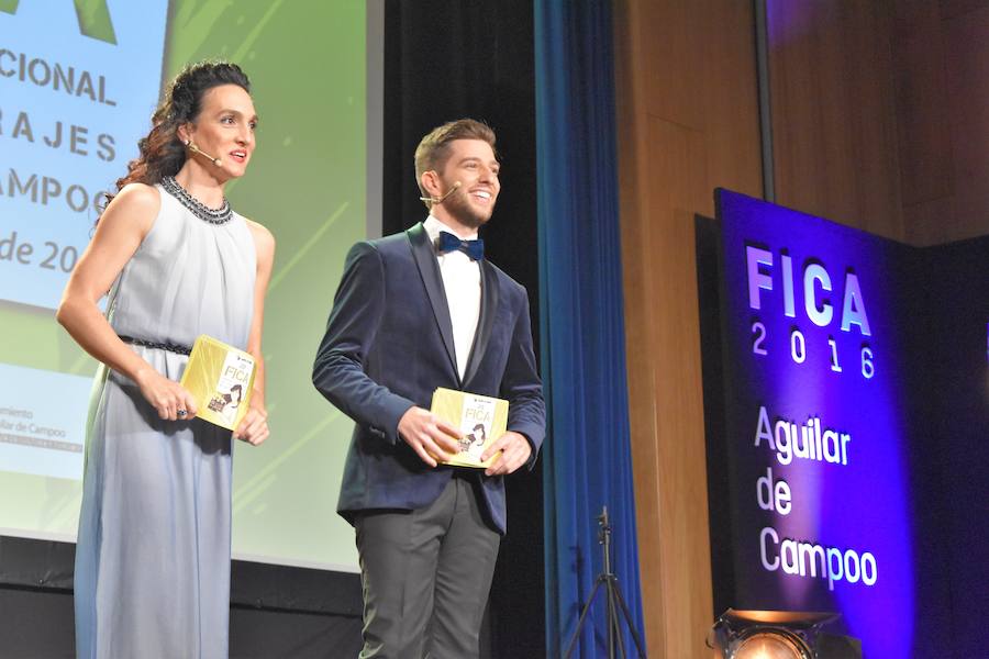 Entrega del Águila de Oro a Gracia Querejeta en el Festival de Cine de Aguilar