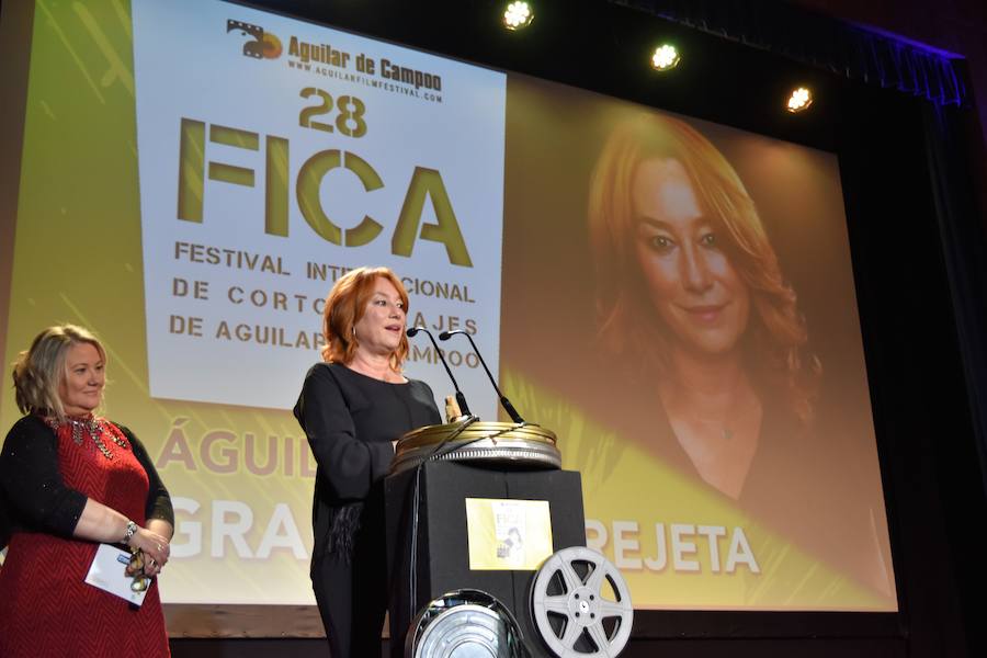Entrega del Águila de Oro a Gracia Querejeta en el Festival de Cine de Aguilar