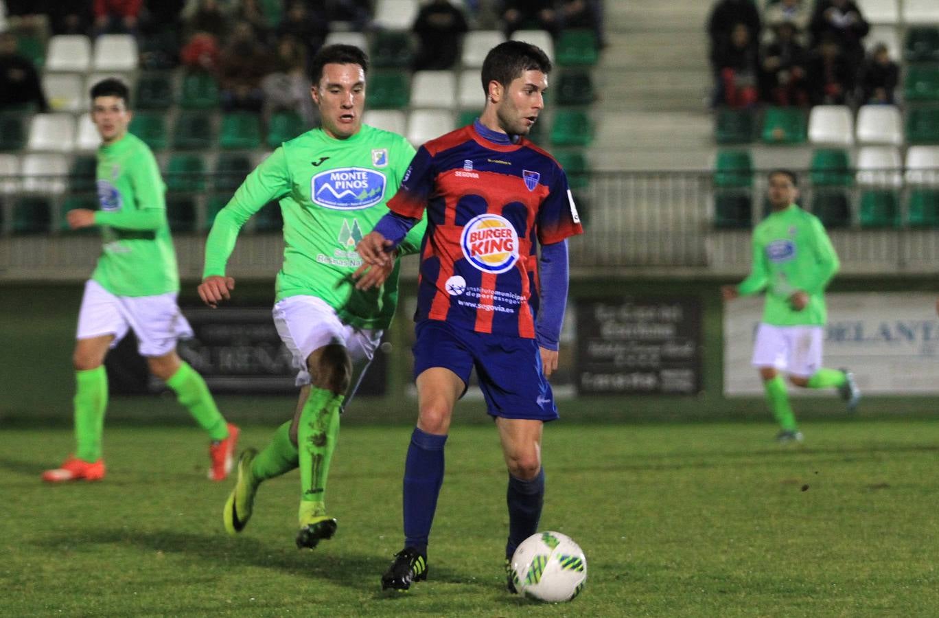 Partido de fútbol entre la Gimnástica Segoviana y el Almazán