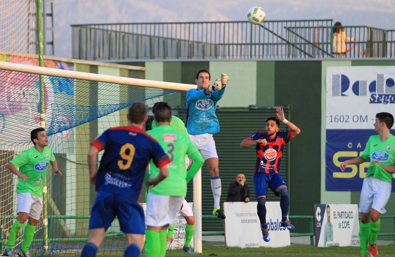 Partido de fútbol entre la Gimnástica Segoviana y el Almazán
