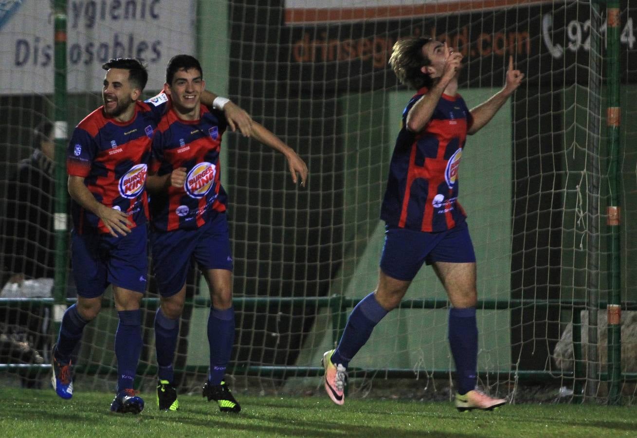 Partido de fútbol entre la Gimnástica Segoviana y el Almazán