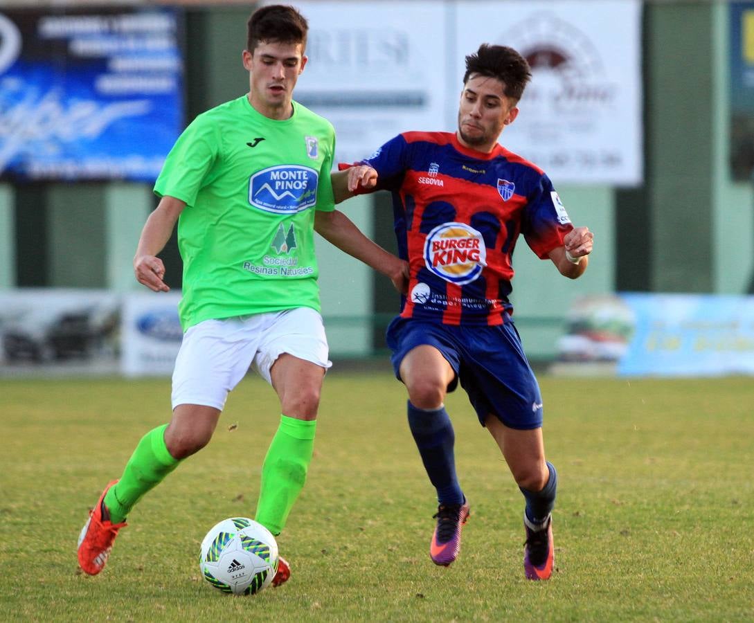 Partido de fútbol entre la Gimnástica Segoviana y el Almazán