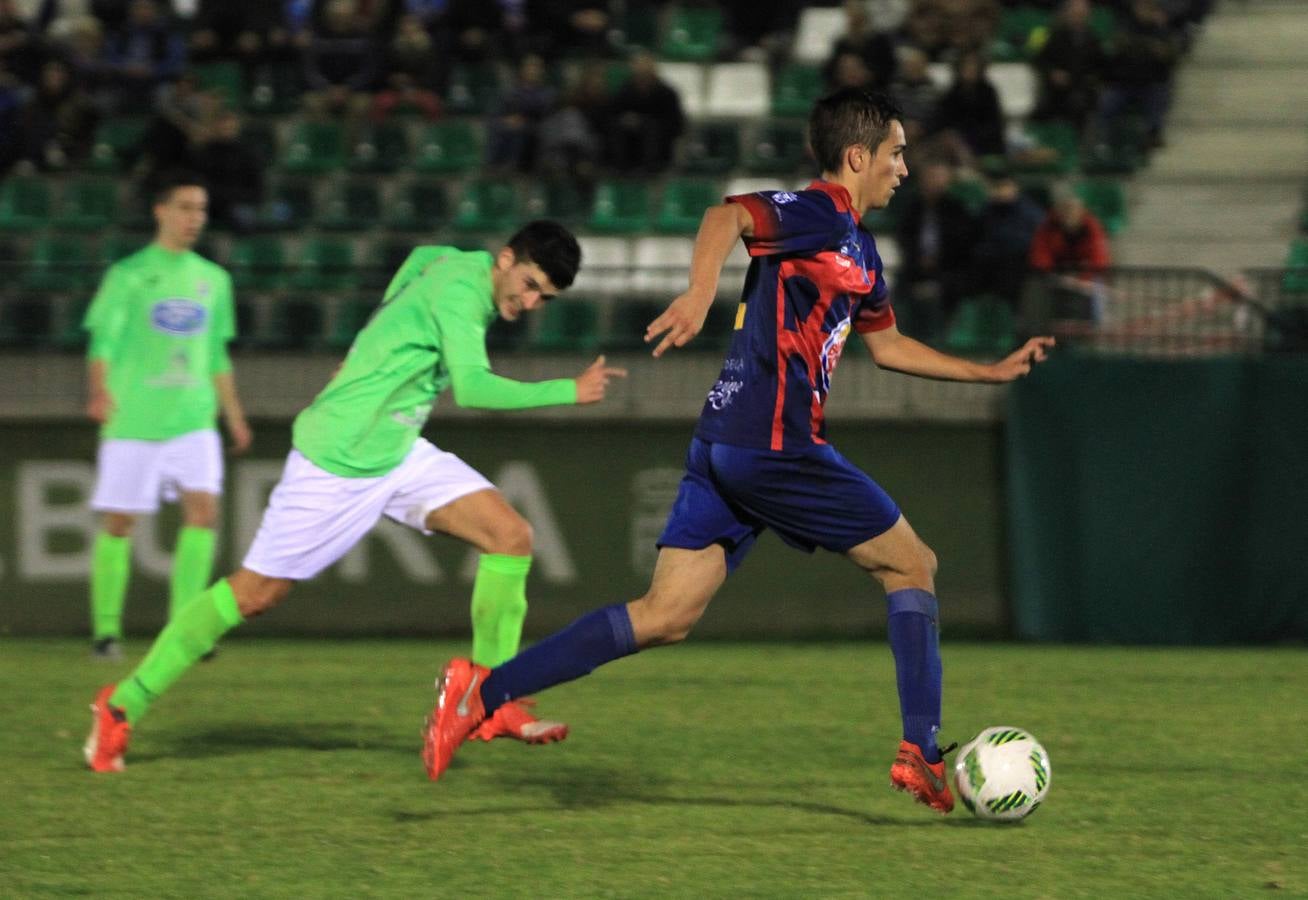 Partido de fútbol entre la Gimnástica Segoviana y el Almazán