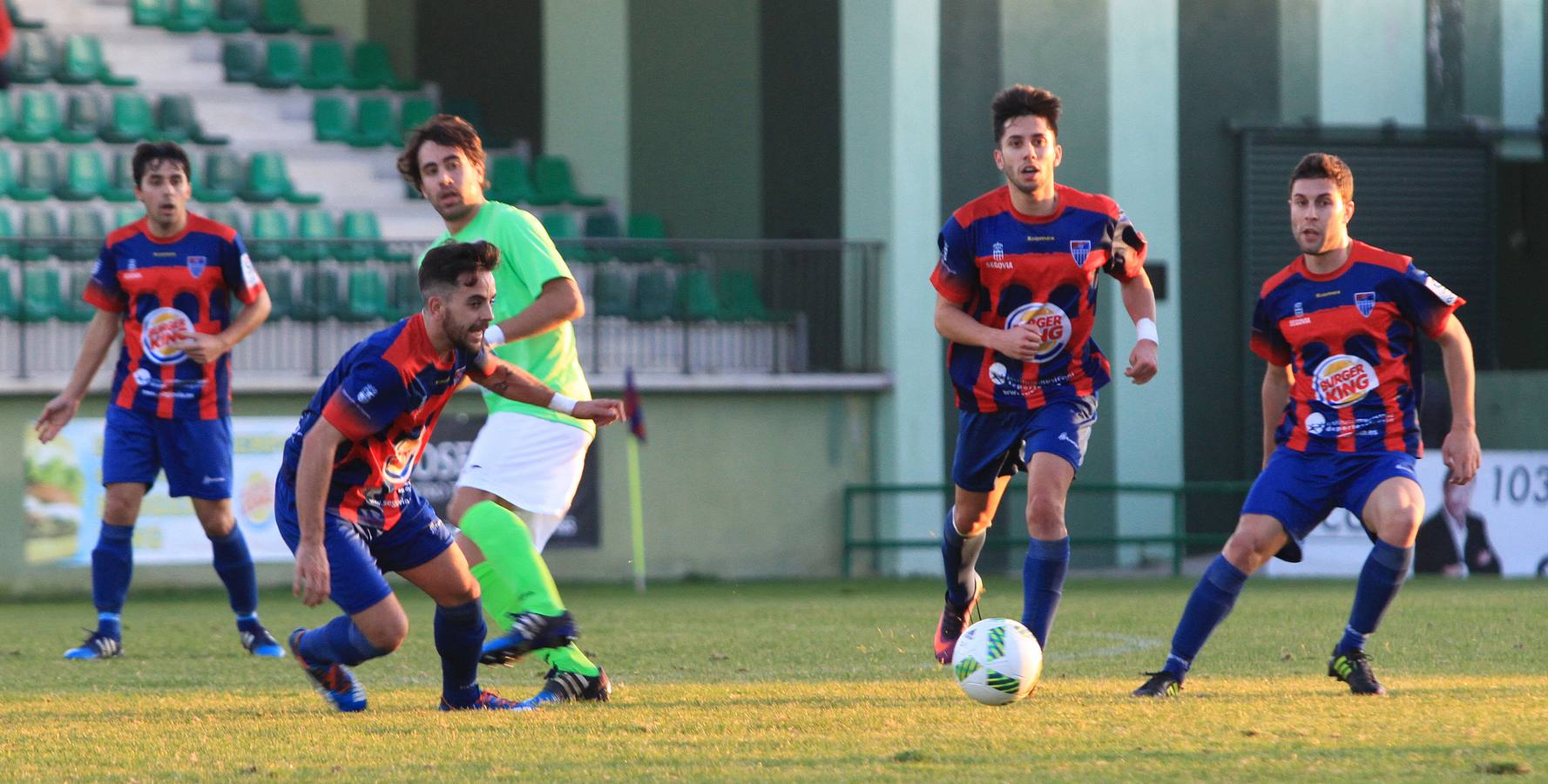 Partido de fútbol entre la Gimnástica Segoviana y el Almazán