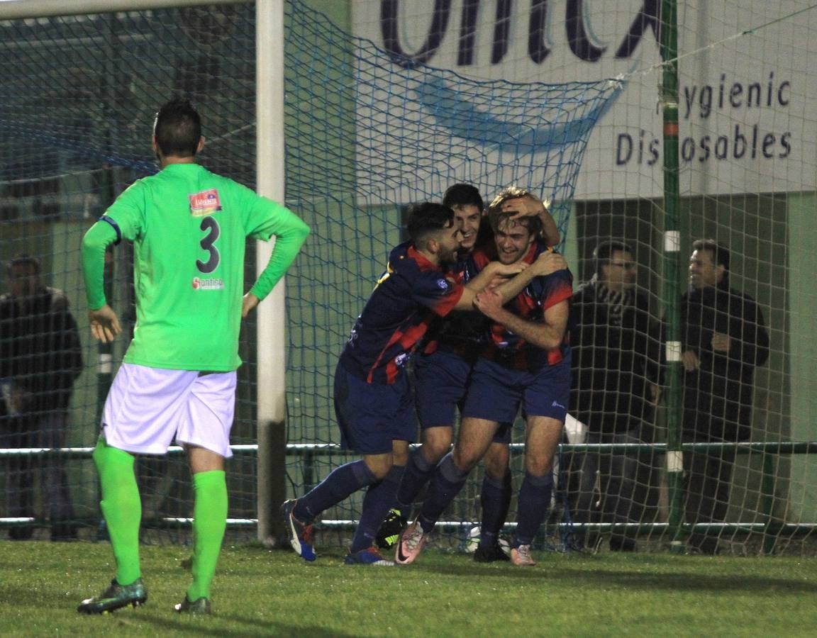 Partido de fútbol entre la Gimnástica Segoviana y el Almazán