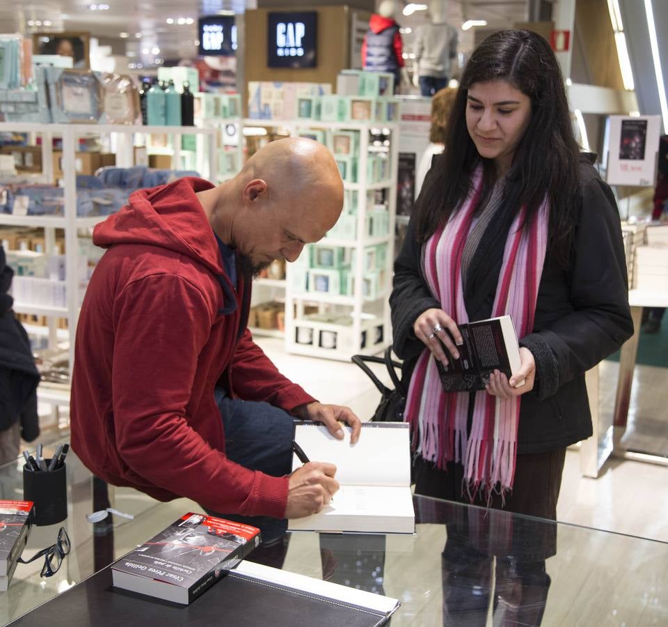 Firma de libros de César Pérez Gellida en El Corte Inglés