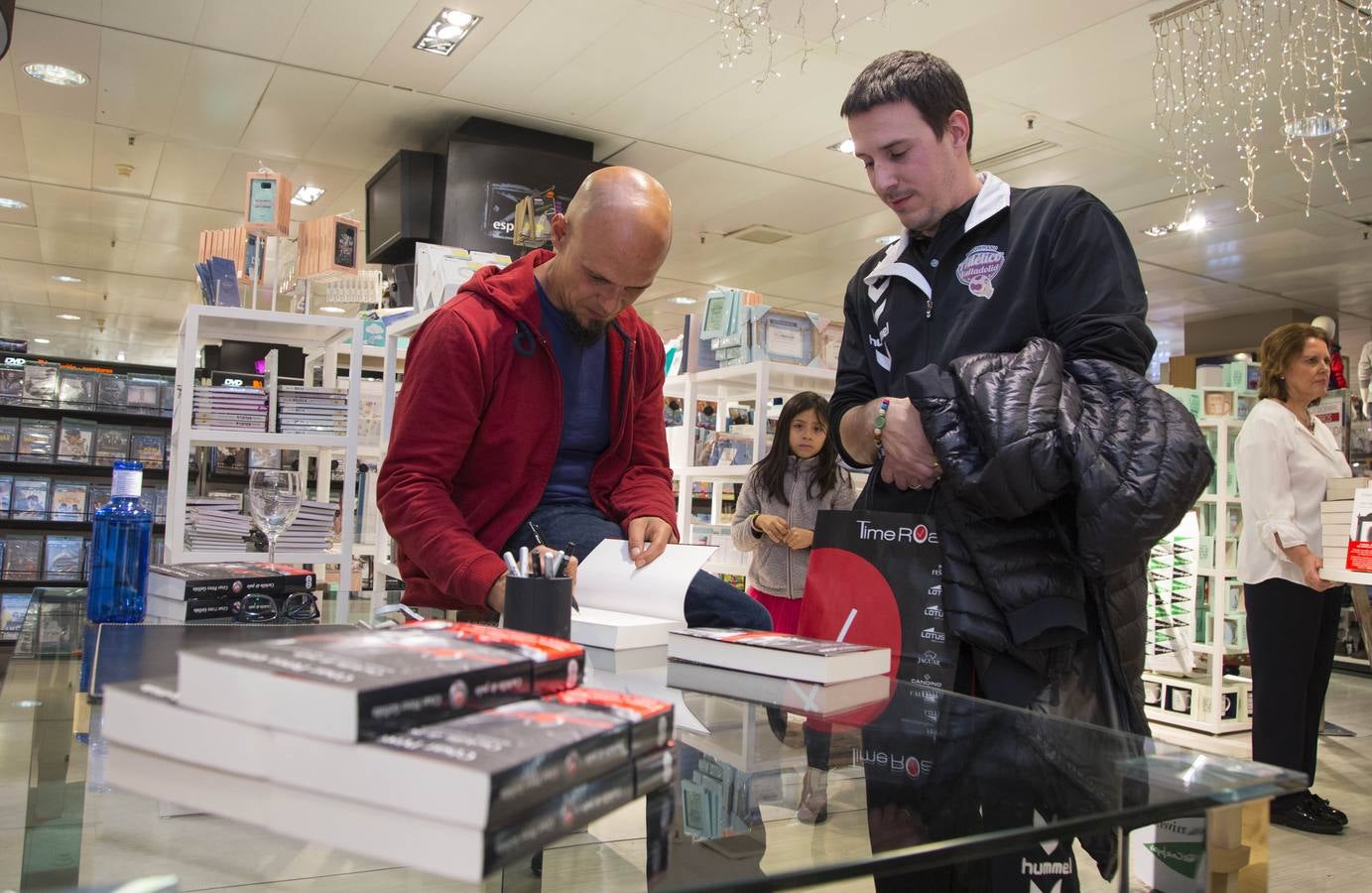 Firma de libros de César Pérez Gellida en El Corte Inglés