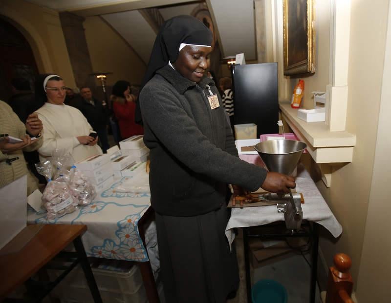 Exposición y venta de dulces de las monjas en Palencia