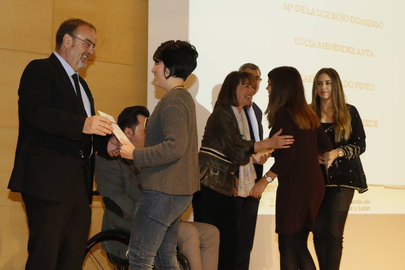 Un momento de la entrega de premios educativos en las Cortes de Castilla y León.