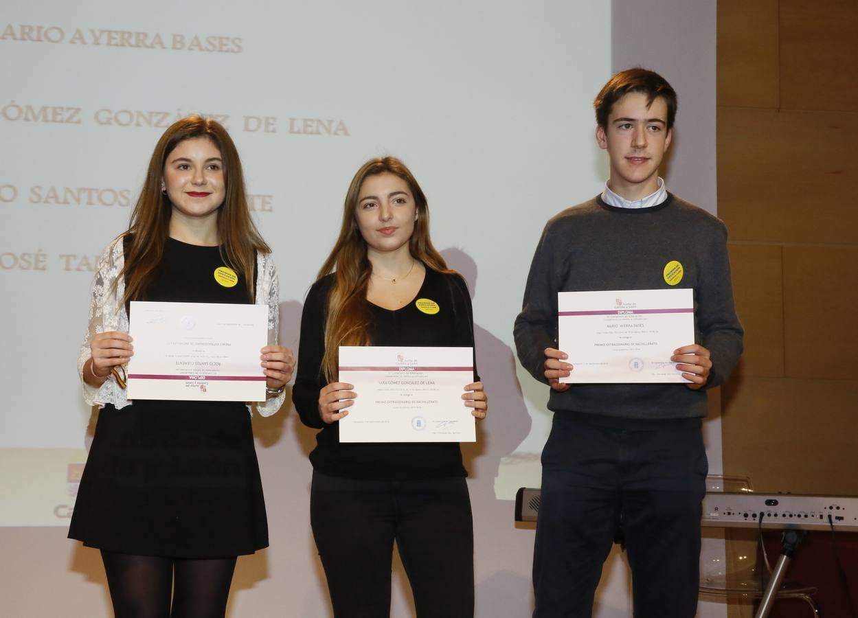 Premios Extraordinarios de Bachillerato: Rocío Santos Clemente (Nuestra Sra. de la Consolación, Valladolid), Yara Gómez González de Lena (Nuestra Sra. de la Consolación, Valladolid), Mario Ayerra Bases (San Agustín, Valladolid).