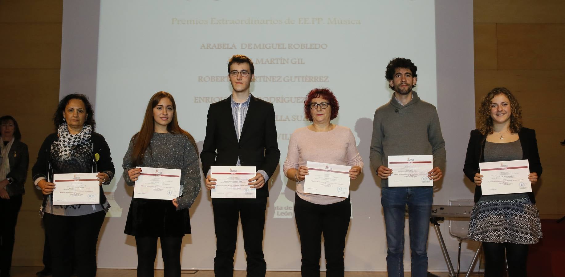 Premios Extraordinarios de Enseñanzas Musicales: Familiar de Daniel Pacho Villacorta (piano, Conservatorio de León), Paula Posadilla Suárez (piano, Conservatorio Cristóbal Halfter, Ponferrada), Enrique Jesús Rodríguez Yebra (contrabajo, Conservatorio Cristóbal Halfter, Ponferrada), familiar de Roberto Martínez Gutiérrez (piano, Conservatorio Rafael Frühbeck, Burgos), Ángel Martín Gil (piano, Conservatorio de Palencia) y Arabela de Miguel Robledo (violín, Conservatorio Oreste Camarca de Soria).