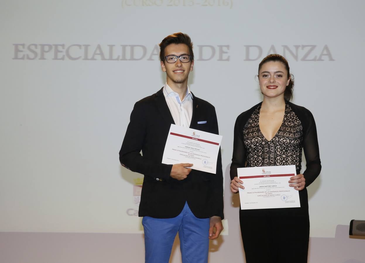Premios Extraordinarios de Danza. Enrique Arias Pintado (danza española, Escuela Profesional de Danza de Castilla y León, Valladolid) y Jimena Martínez García (danza clásica, danza española, Escuela Profesional de Danza de Castilla y León, Burgos).