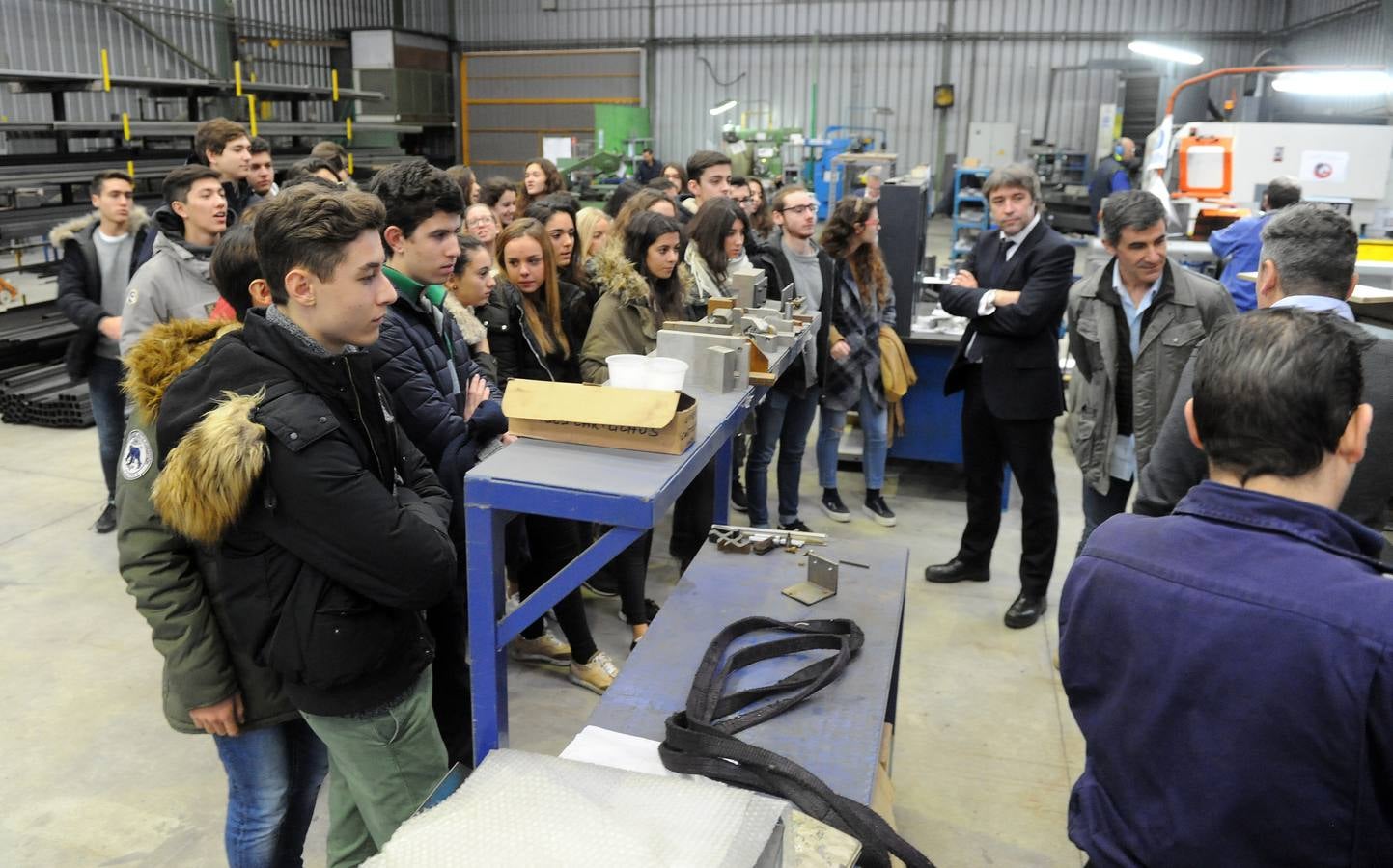 Alumnos del colegio Nuestra Señora de Lourdes visitan las instalaciones de Ibermaq dentro del programa STARTinnova