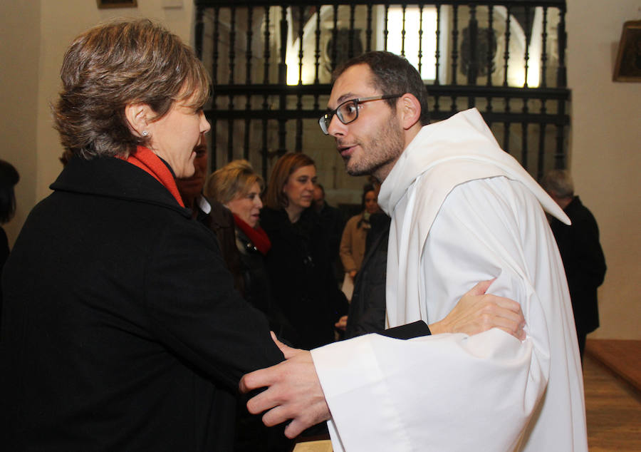 La ministra de agricultura, Isabel García Tejerina, visita la iglesia de Santa María en Fuentes de Nava fotos
