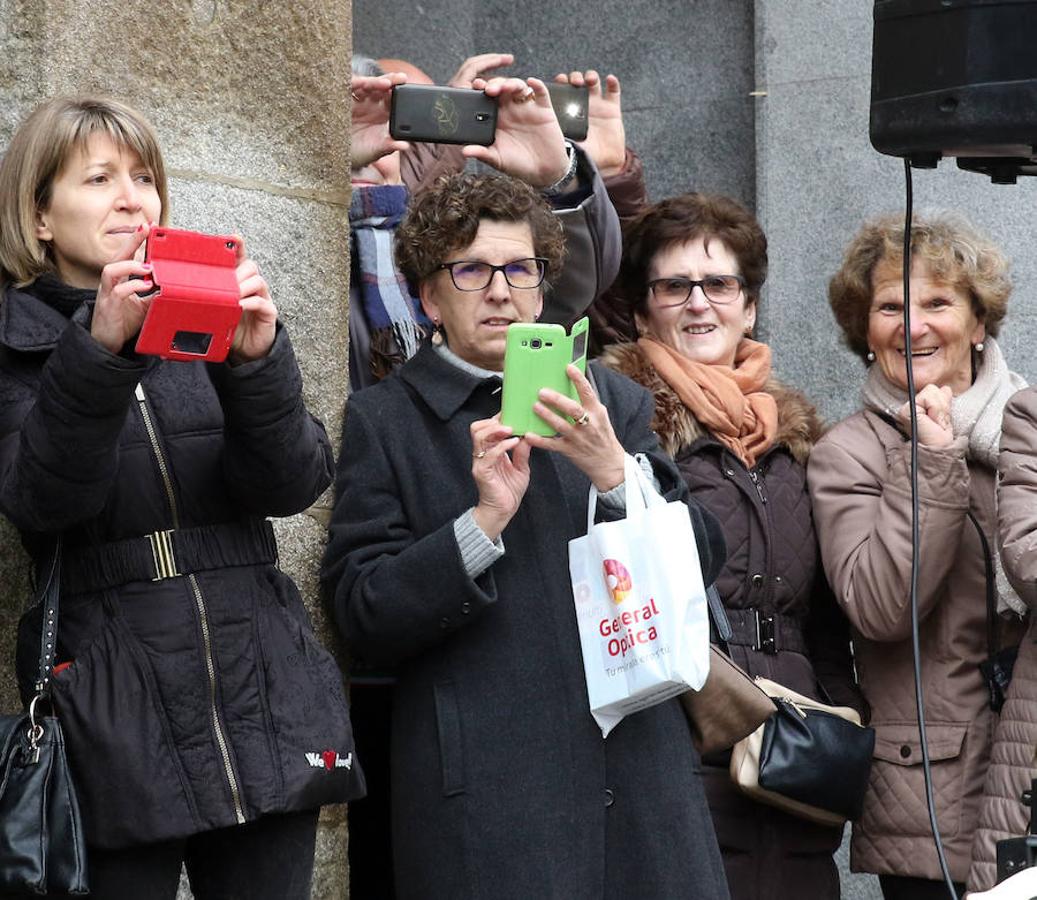 Los alumnos del colegio Claret de Segovia felicitan la Navidad