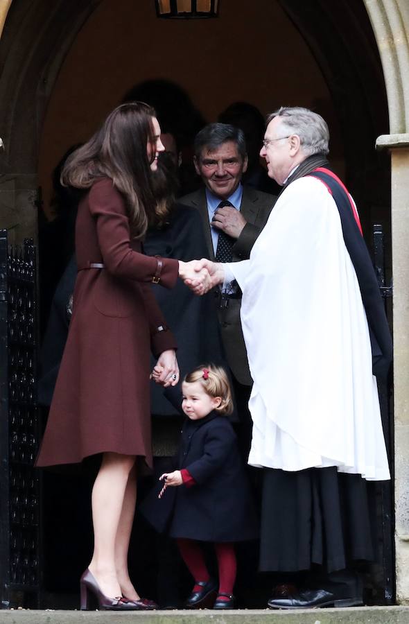 Los jóvenes príncipes Jorge y Carlota de Cambridge protagonizan la misa de Navidad