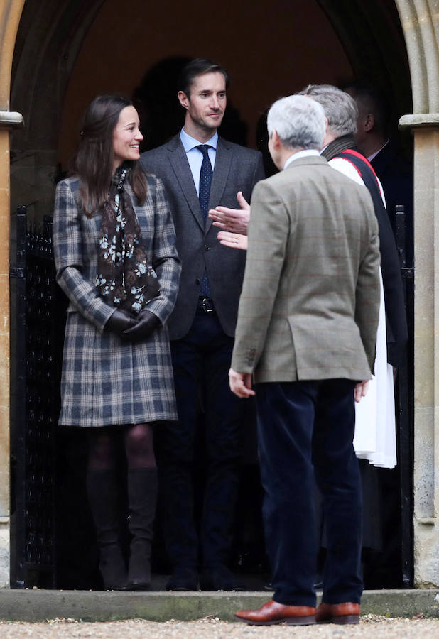 Los jóvenes príncipes Jorge y Carlota de Cambridge protagonizan la misa de Navidad