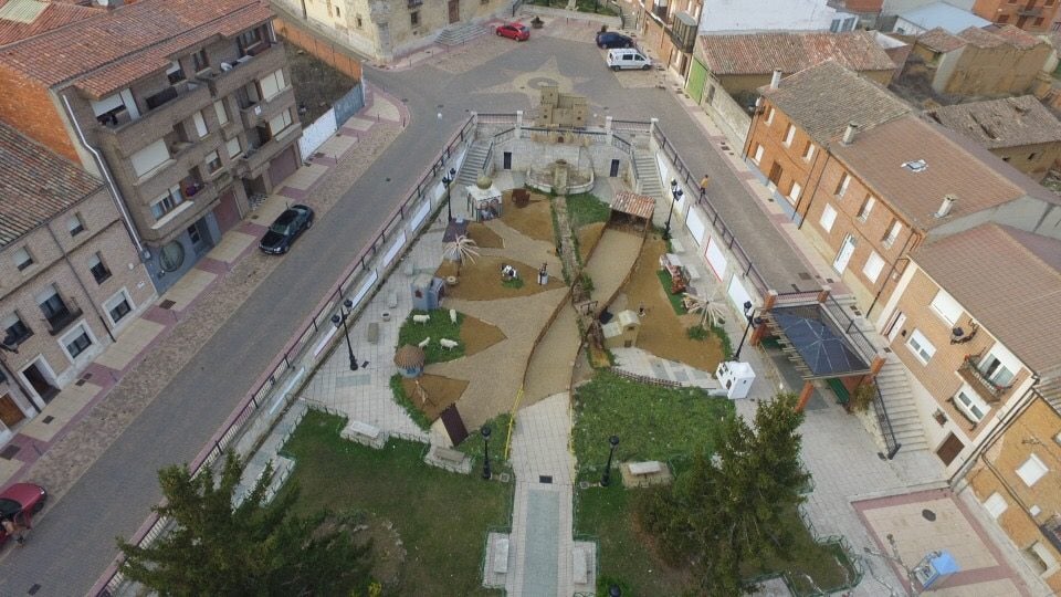 Osorno instala su belén gigante en la Plaza Mayor