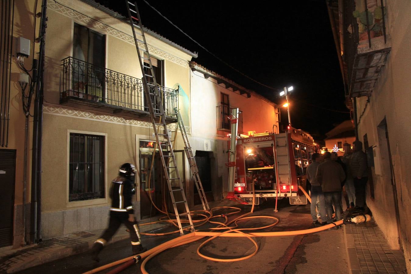 El fuego asola una casa en Zamarramala