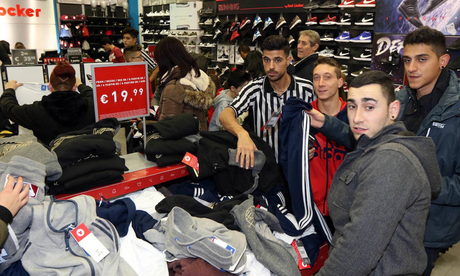 Primer día de rebajas de invierno en Valladolid