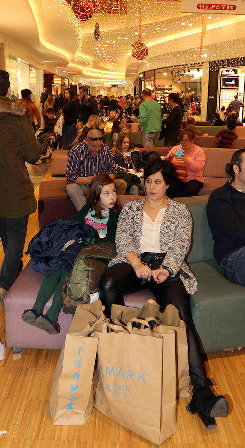 Primer día de rebajas de invierno en Valladolid