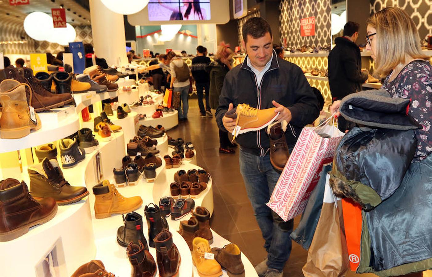 Primer día de rebajas de invierno en Valladolid