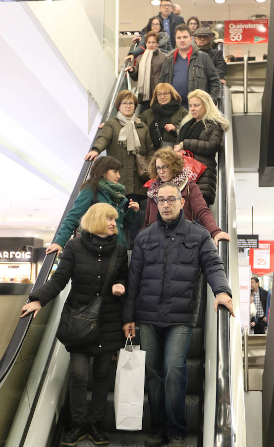 Primer día de rebajas de invierno en Valladolid