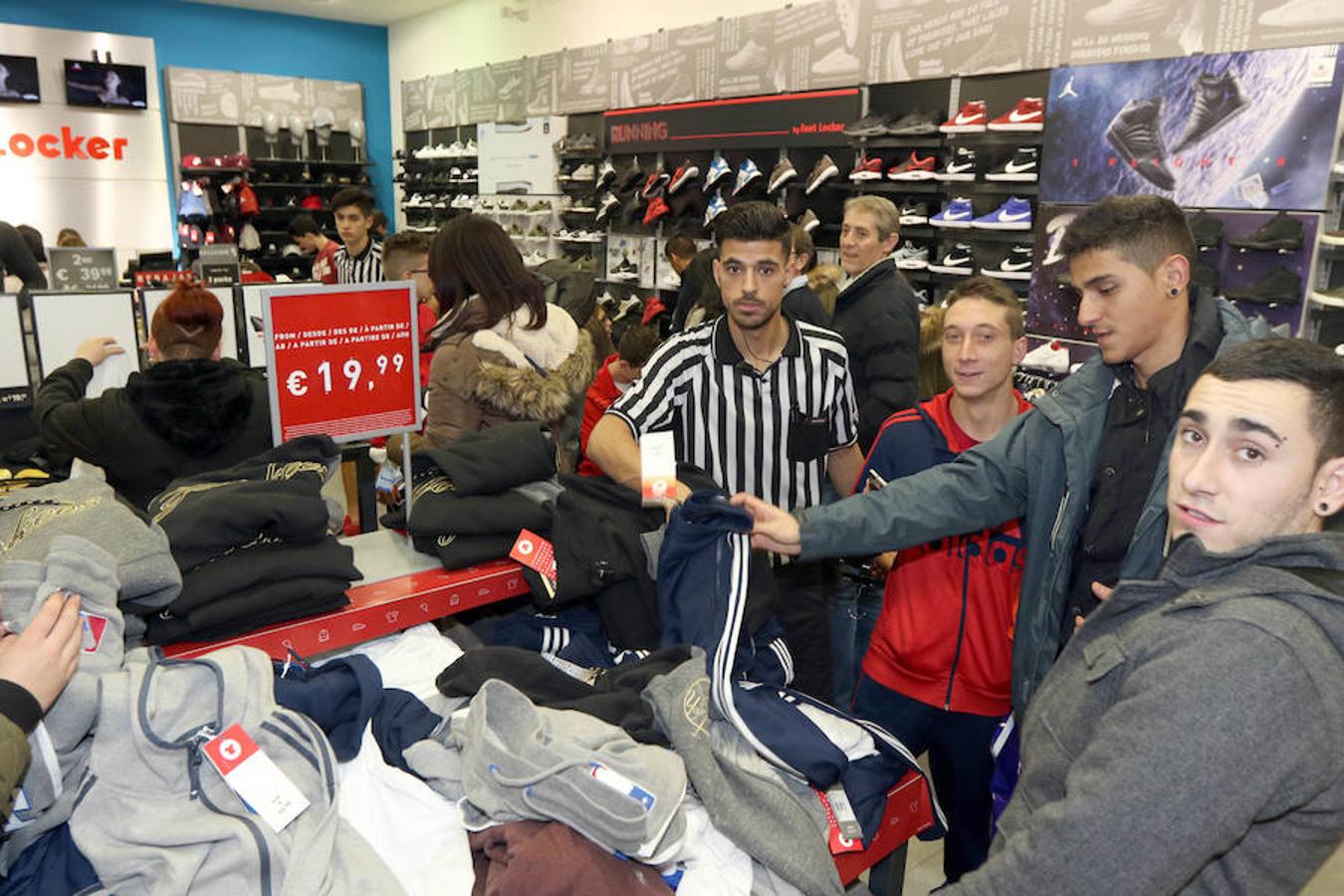 Primer día de rebajas de invierno en Valladolid